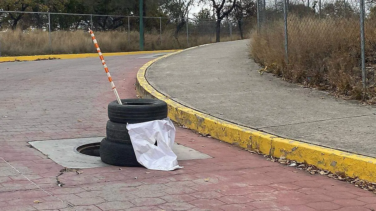 Entre penumbras y bajo la zozobra es como transitan residentes del fraccionamiento Bosques de Chapultepec